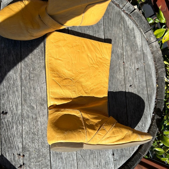 Size 8M-MIA brand well loved mustard color boots. Leather upper 💛See photos - Picture 7 of 8